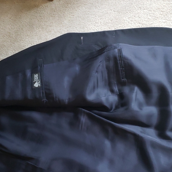 Mens 2 piece Suit - Picture 6 of 15